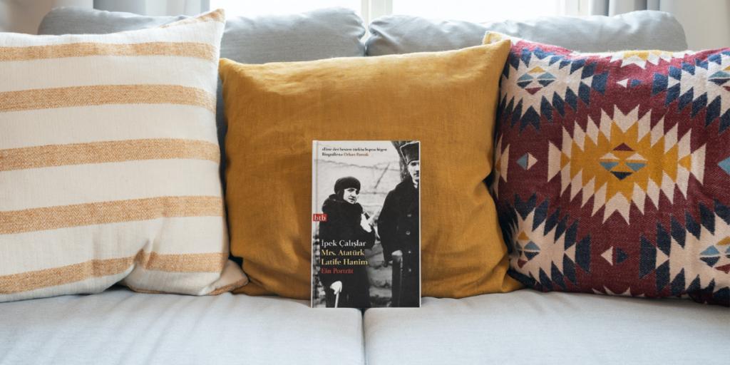 Mrs. Atatürk Buchcover